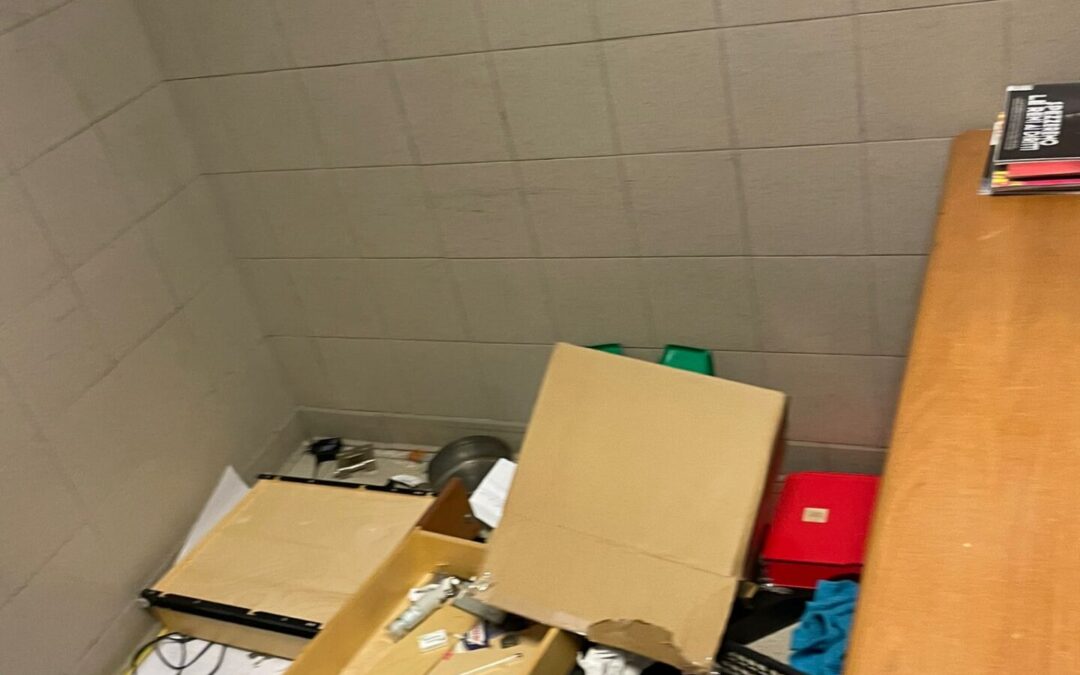 Unarma: Rivolta al CPR di Ponte Galeria -immigrati appiccano il fuoco e sfondano il cancello