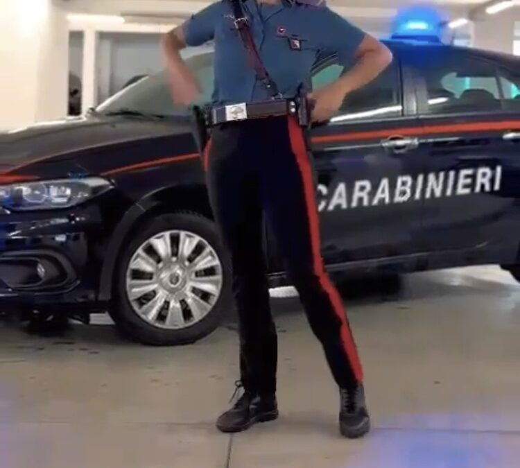Unarma – Comparto Donne: Preoccupazioni sul video promozionale dell’Arma dei Carabinieri che raffigura una donna nell’atto di sostituire gli abiti civili con l’uniforme di servizio